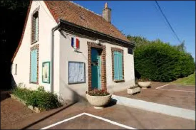 Petit village de 69 habitants, dans l'arrondissement de Mamers, Champrond se situe dans le d&eacute;partement ...