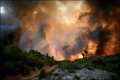 Quel d&eacute;partement a &eacute;t&eacute; touch&eacute; par d'importants incendies dans le massif des Corbi&egrave;res, durant l&rsquo;&eacute;t&eacute; 2025 ?