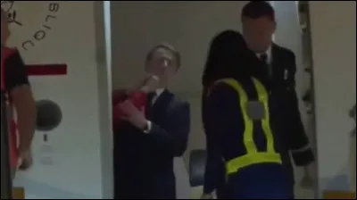 Dans quel pays Emmanuel Macron et Brigitte Macron venaient-ils d&rsquo;atterrir lors de l&rsquo;affaire de la gifle ?