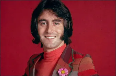 Qu'est-ce qui est pass&eacute; ''par-dessus l'&eacute;tang'' dans la chanson ''Le Chasseur'' de ''Michel Delpech'' ?