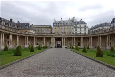 ''Le Marais'' est un quartier de quelle ville de la r&eacute;gion ''&Icirc;le-de-France'' ?