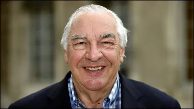 Qui est cet &eacute;crivain, acad&eacute;micien, auteur du roman ''Le Bureau des jardins et des &eacute;tangs'' ?