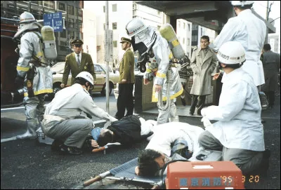 Quel gaz a &eacute;t&eacute; utilis&eacute; lors de l'attentat du m&eacute;tro de Tokyo en 1995 ?