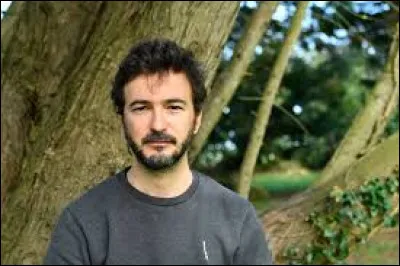 Compl&eacute;tez les paroles de cette chanson de Renan Luce : "J'ai toujours pr&eacute;f&eacute;r&eacute; aux voisins ..." :