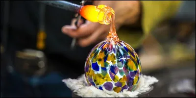 Dans quelle r&eacute;gion italienne peut-on admirer le travail d'un souffleur de verre de la ville de Murano ?