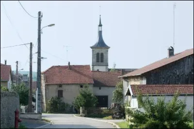 Village de l'aire d'attraction Spinalienne, bord&eacute; par le Padozel, Bult se situe dans le d&eacute;partement ...