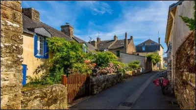 Nous faisons une halte en Bretagne, &agrave; &Icirc;le-d'Arz. Commune insulaire, dans l'arrondissement de Vannes, elle se situe dans le d&eacute;partement ...