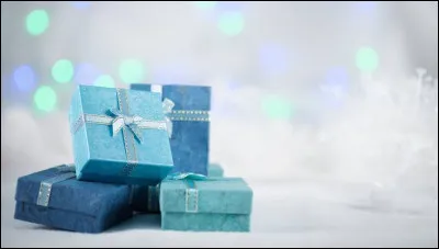 Ton amie est de bonne humeur, elle offre un cadeau &agrave; tout le monde sauf &agrave; toi. Comment r&eacute;agis-tu ?