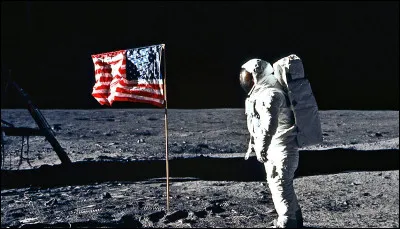 Quel astronaute a &eacute;t&eacute; le premier humain &agrave; marcher sur la Lune ?