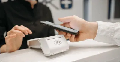 Quelle technologie permet de payer dans certains magasins avec son t&eacute;l&eacute;phone ?