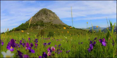 Comment s'appelle cette butte d'origine volcanique ?
