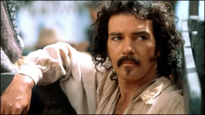 Quel c&eacute;l&egrave;bre h&eacute;ros de fiction a &eacute;t&eacute; incarn&eacute; au fil des d&eacute;cennies par des acteurs comme Antonio Banderas, Douglas Fairbanks, Alain Delon ou Anthony Hopkins ?