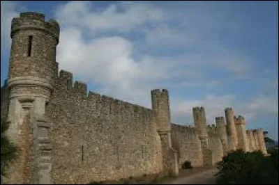 Je vous emm&egrave;ne &agrave; la d&eacute;couverte du chateau de Gr&eacute;zan, &agrave; Laurens. Commune de l'aire d'attraction Biterroise, elle se situe dans le d&eacute;partement ...