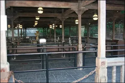 &Agrave; quelle attraction appartient cette file d'attente ?