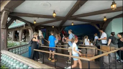 &Agrave; quelle attraction appartient cette file d'attente ?