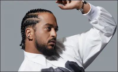 Ce chanteur s'appelle...