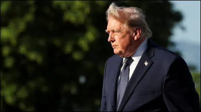 Trump tape du doigt en parlant de l'OTAN... Demandait-il aux pays d'atteindre 1 %, 2 %, ou 3 % de leur PIB en d&eacute;penses militaires ?