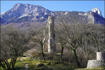 Dans quel d&eacute;partement se trouve La tour sans Venin, class&eacute;e parmi les 7 merveilles du Dauphin&eacute;, situ&eacute;e dans le massif du Vercors &agrave; Seyssinet-Pariset ?