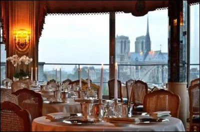 Dans quel restaurant gastronomique parisien nous trouvons-nous ?
