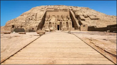 Quel est ce temple &eacute;gyptien qui a &eacute;t&eacute; enti&egrave;rement d&eacute;plac&eacute; ?