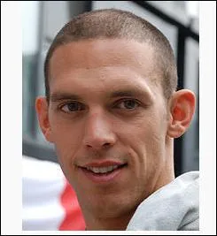 Grand nageur franais spcialiste de la brasse. Qui est-ce ?