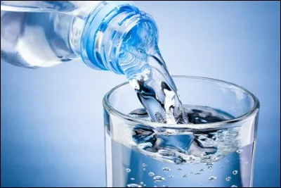 Quelle quantit&eacute; d&rsquo;eau un adulte devrait-il boire en moyenne par jour ?(environ)