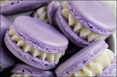 Combien de coques de biscuit trouve-t-on dans un macaron parisien classique ?