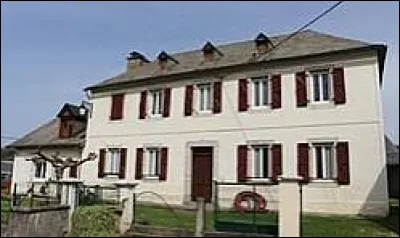 Nous sommes dans les Baronnies, &agrave; Esp&egrave;che. Petit village de 42 habitants, dans l'arrondissement de Bagn&egrave;res-de-Bigorre, il se situe dans l'ancienne r&eacute;gion ...