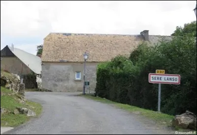 Nous sommes en Occitanie &agrave; l'entr&eacute;e de S&egrave;re-Lanso. Petit village de 37 habitants, dans l'arrondissement d'Argel&egrave;s-Gazost, il se situe dans le d&eacute;partement ...