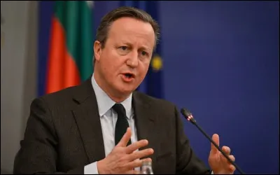 Premier ministre du 11 mai 2010 au 13 juillet 2016, il est le dernier dans la p&eacute;riode r&eacute;cente &agrave; occuper cette fonction plus de quatre ans. Il d&eacute;missionne apr&egrave;s le r&eacute;f&eacute;rendum de juin 2016 sur le Brexit :
