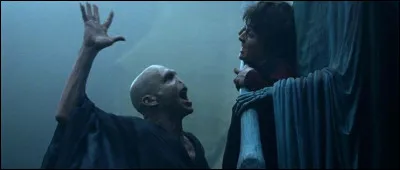 Combien de fois Harry &eacute;chappe-t-il &agrave; Voldemort avant le duel final ?