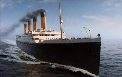 Combien d'ann&eacute;es se sont &eacute;coul&eacute;s entre le naufrage du Titanic et la retrouvaille de son &eacute;pave au fond de l'oc&eacute;an ?