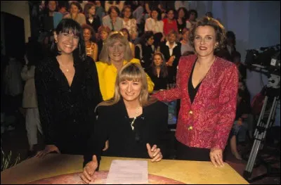 Qui a pr&eacute;sent&eacute; l'&eacute;mission t&eacute;l&eacute;vis&eacute;e "Frou-Frou" dans les ann&eacute;es 90 ?