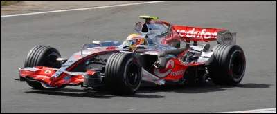 Lewis Hamilton a remport&eacute; son premier Grand Prix d&egrave;s sa saison de d&eacute;butant.