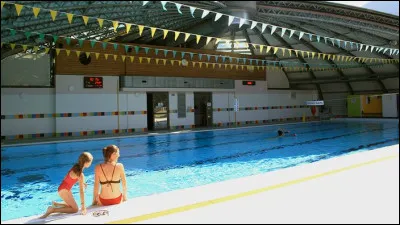 Sur le projet d&eacute;nomm&eacute; "1000 piscines" combien seront r&eacute;ellement r&eacute;alis&eacute;es de 1970 &agrave; 1980 ?