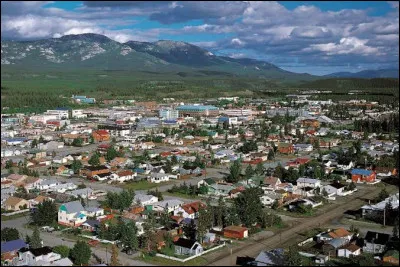 Ville du nord canadien, capitale du territoire du Yukon :