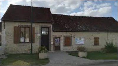 Village de l'arrondissement d'Alen&ccedil;on, sur les bords de la Sarthe, Bur&eacute; se situe ...