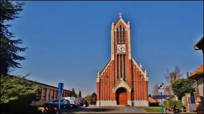 Ville du Pas-de-Calais de 8 500 habitants, situ&eacute;e dans l'ancien bassin minier, pr&egrave;s de Lens :