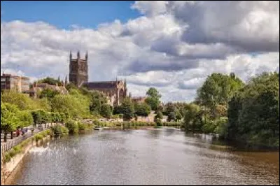 Ville anglaise de 100 000 habitants travers&eacute;e par la Severn :
