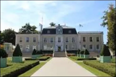 Ville francilienne, dans l'arrondissement de Cr&eacute;teil, Le Plessis-Tr&eacute;vise se situe dans le d&eacute;partement ...