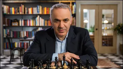 Qui est ce c&eacute;l&egrave;bre joueur d'&eacute;checs sovi&eacute;tique qui s'est exil&eacute; de Russie en 2013 ?