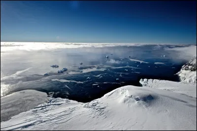 Quel grand d&eacute;sert est situ&eacute; au p&ocirc;le Sud ?