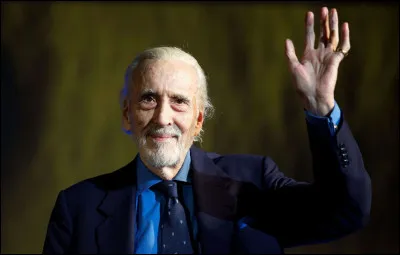 Qui est cet acteur britannique qui joue le premier r&ocirc;le dans le film ''Le Cauchemar de Dracula'' ?