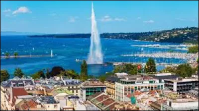 Quel lac se trouve &agrave; l'extr&eacute;mit&eacute; sud de Gen&egrave;ve en Suisse ?