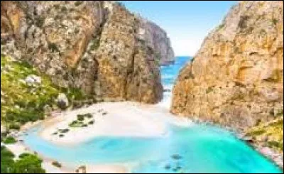 Quel nom correspond &agrave; un ensemble d'&icirc;les d'Espagne ?