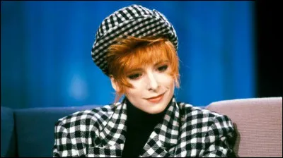 Myl&egrave;ne Farmer a commenc&eacute; sa carri&egrave;re musicale dans les ann&eacute;es 90.