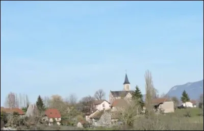 Pour commencer, je vous emm&egrave;ne &agrave; Loisieux. Village Savoyard, il se situe en r&eacute;gion ...