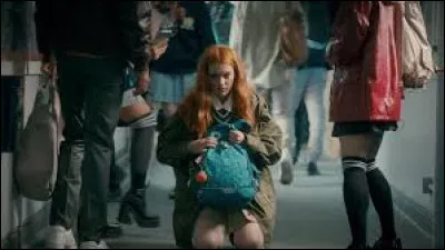 Harriet se sent confiante et &agrave; l'aise dans les coulisses de son travail de mannequin.