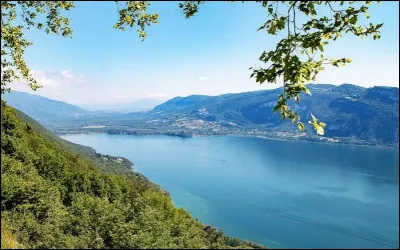 Quel est le nom de ce lac touristique ?