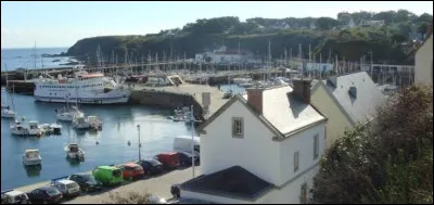 Comment se nomme cette &icirc;le se trouvant au large de la c&ocirc;te sud de la Bretagne ?